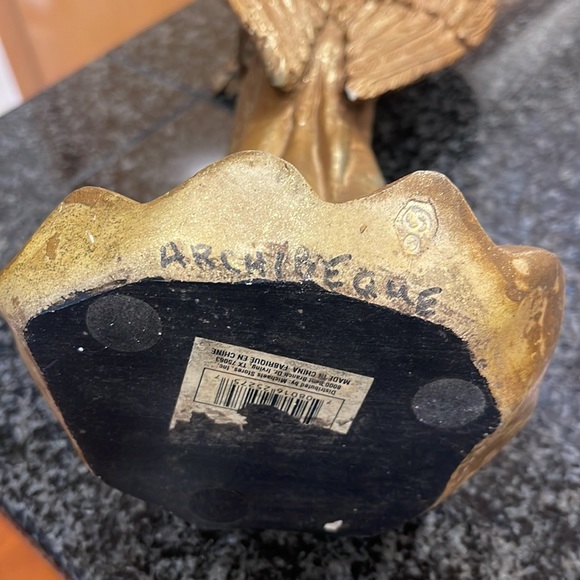 Gold Angel Figurine playing the violin, resin 11” tall x 5.5” W. - Picture 12 of 12